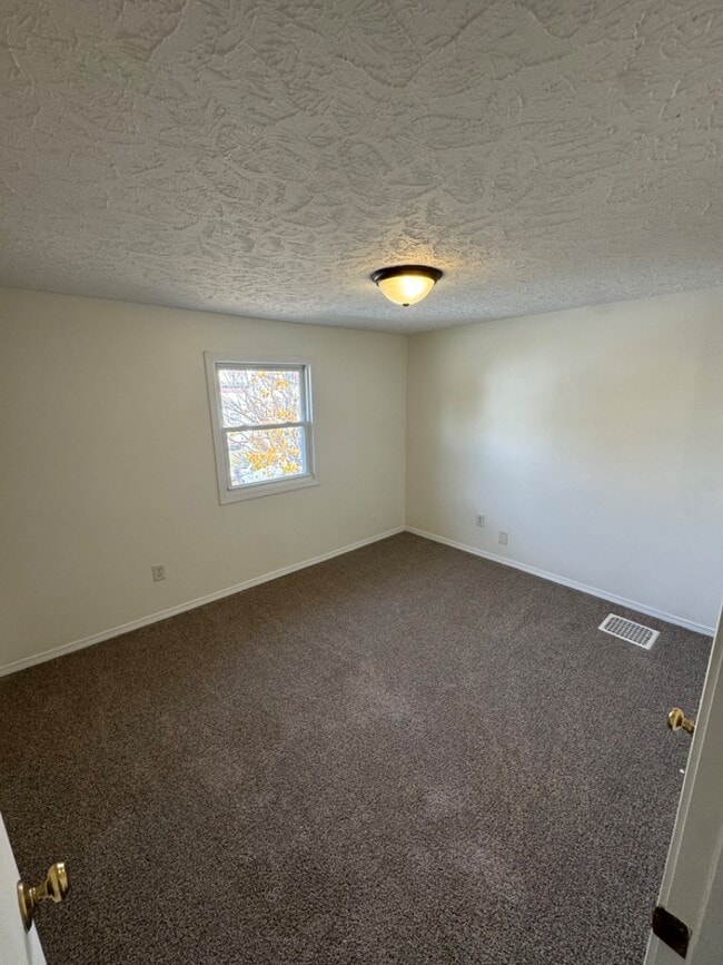 Building Photo - 611 N Mclean St
