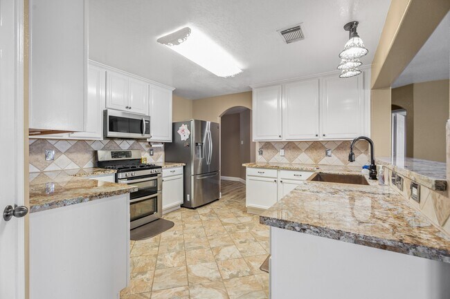 Building Photo - 5817 Vineyard Hill Dr