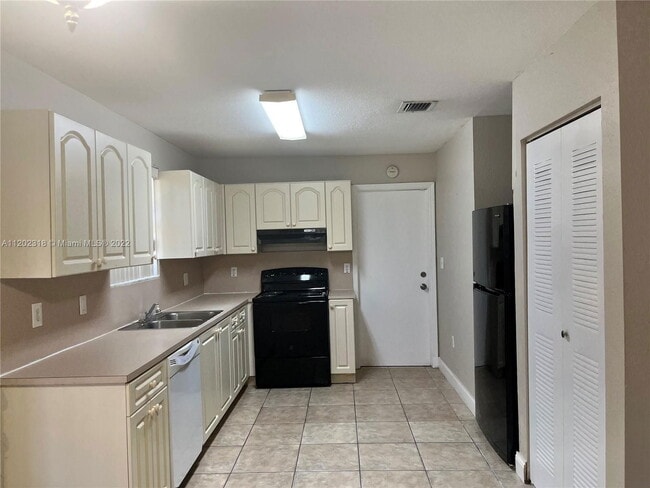 Building Photo - 222 SW 6th Ave