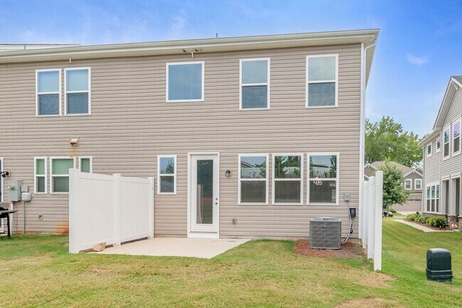Building Photo - Modern Comfort, Effortless Living & Unbeatable Convenience in Northfield Crossing 3BR/2.5BA, 2 Ca...