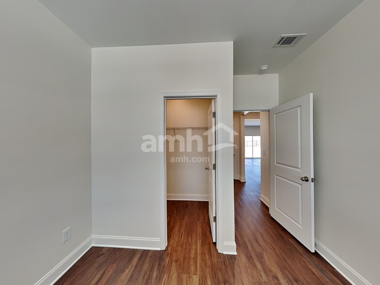 Building Photo - 3760 Blackshear Pl