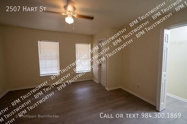 Building Photo - 2507 Hart St