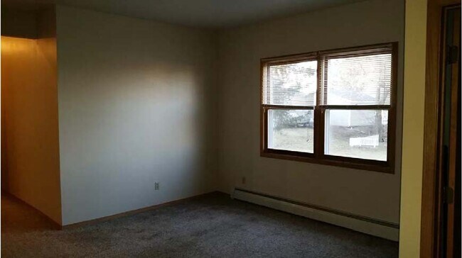 Building Photo - Home Coming Available - Kaukauna Northside