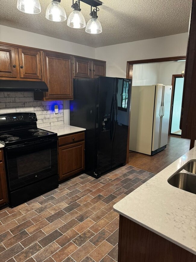 Building Photo - 1175 Pebble Dr