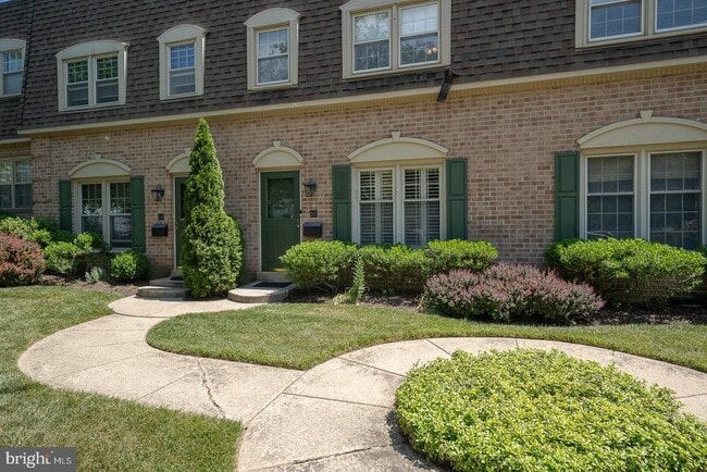 Primary Photo - 207 Bloomingdale Ave