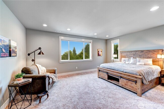 Building Photo - Luxury NW Living: 4 Bedroom Masterpiece with Dual Suites and Private Yard in Desirable Browns Point!