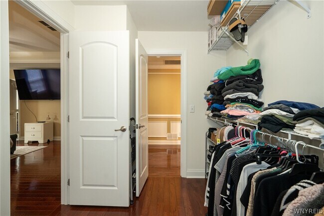 Building Photo - 5024 Woodway Ct