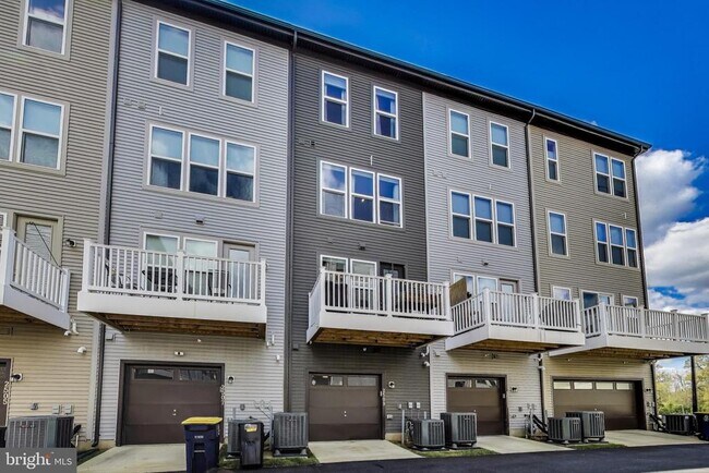 Building Photo - 2509 River Terrace Rd