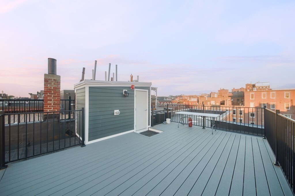 Building Photo - 95 Endicott St
