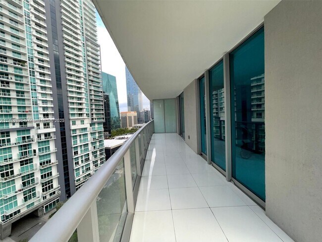 Building Photo - 1100S S Miami Ave