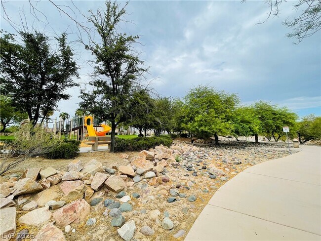 Building Photo - 7701 W Robindale Rd