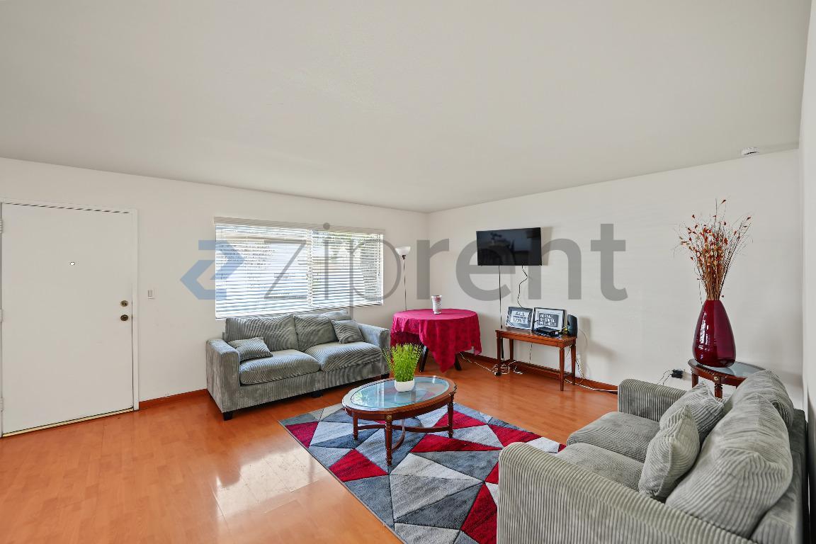 Building Photo - Unit 3