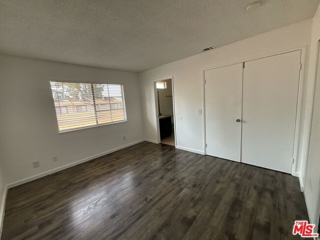 Building Photo - 142 E Merrill Ave