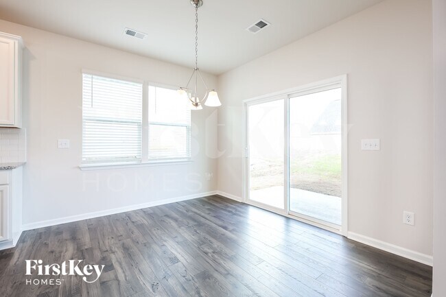 Building Photo - 1100 Mission Hill Ln