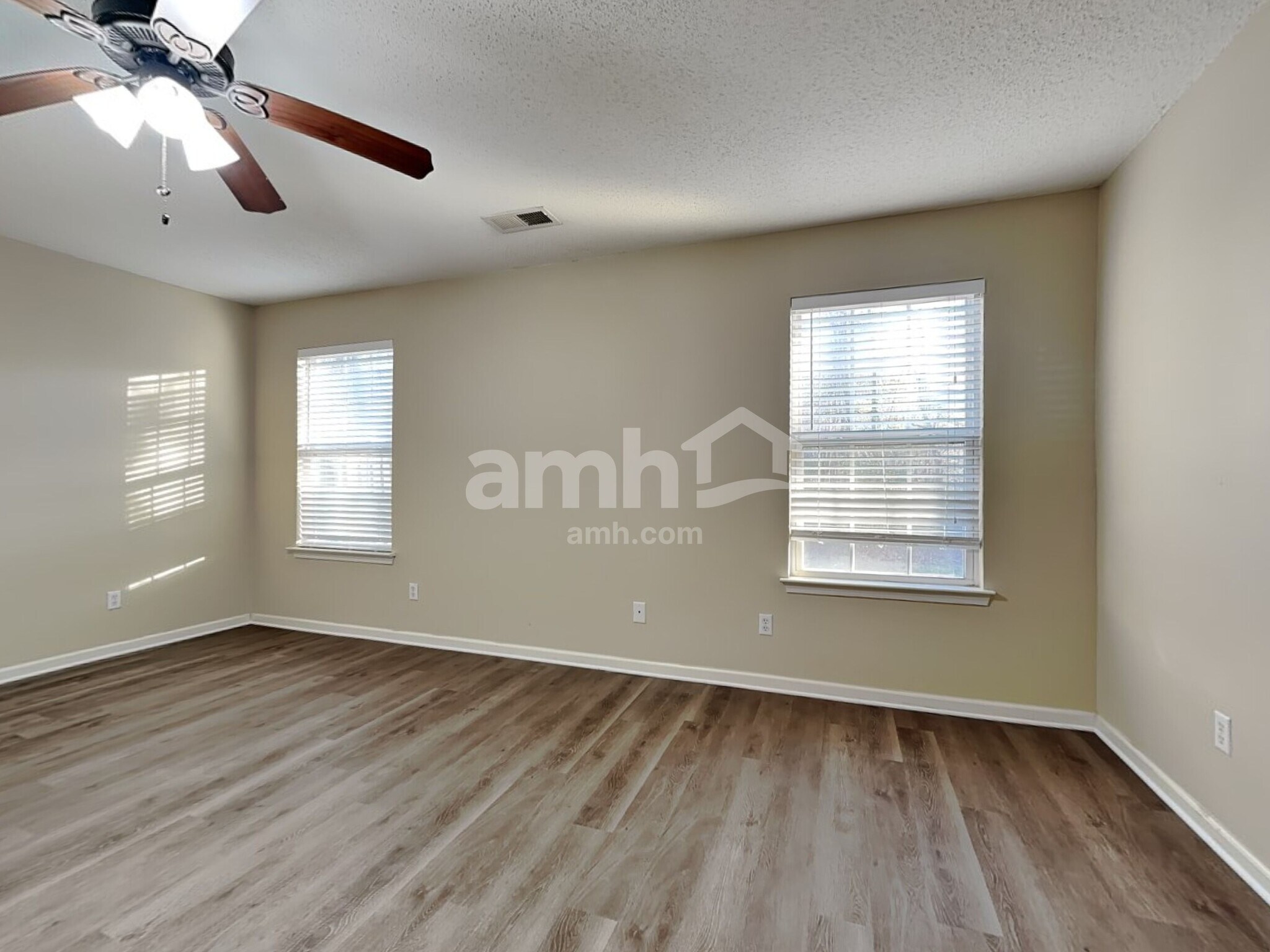 Building Photo - 7 Holly Springs Cir