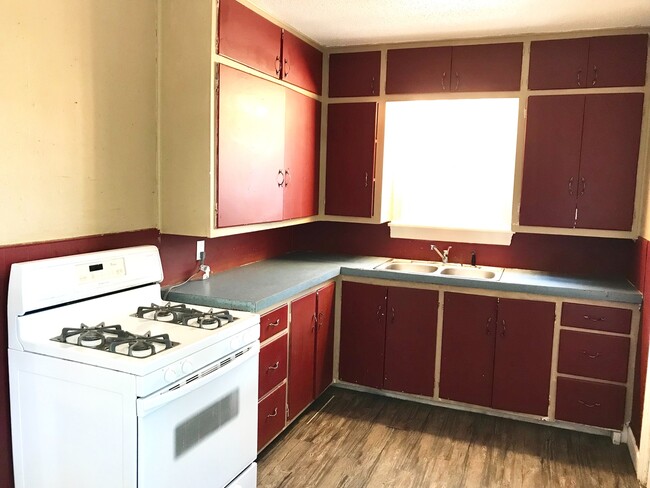 Building Photo - Pre-Leasing  - 2 bed 1 bath