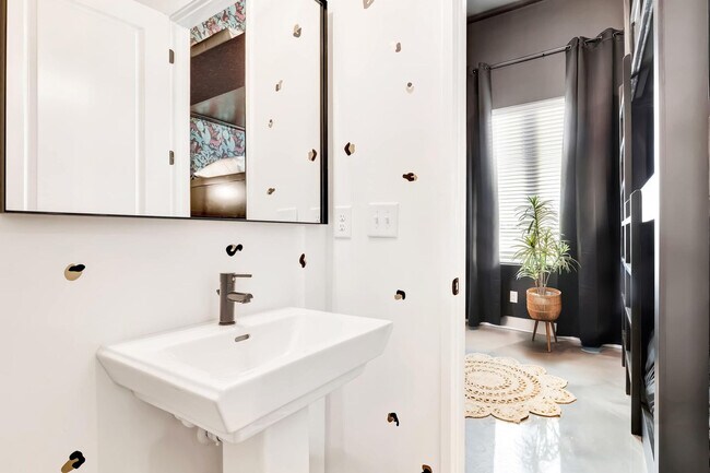 Building Photo - 1313 Baptist World Center Dr