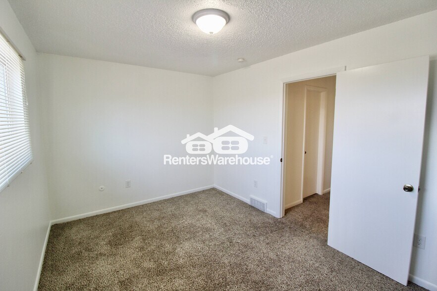Building Photo - 85 S 18th Ave