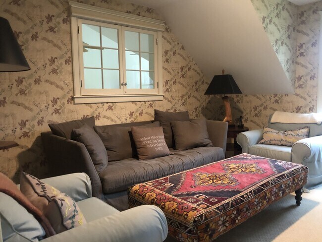 Building Photo - 1140 Roosevelt Trail