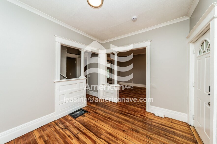 Building Photo - 19 Ferndale Crescent