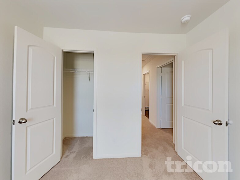 Building Photo - 12014 Latour Vly