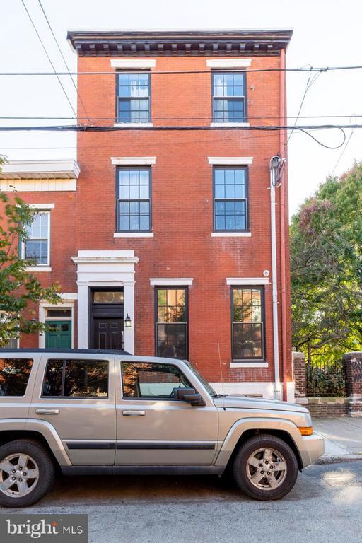 Building Photo - 212 Catharine St