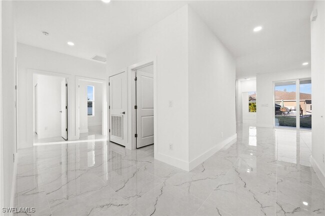 Primary Photo - 2037 NW 3rd St