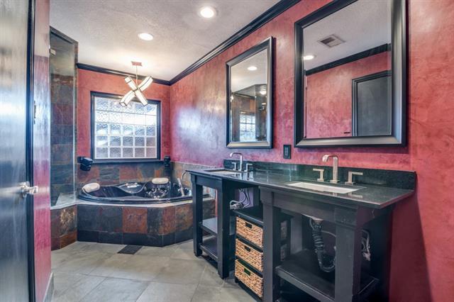 Building Photo - 813 Woodway Ln