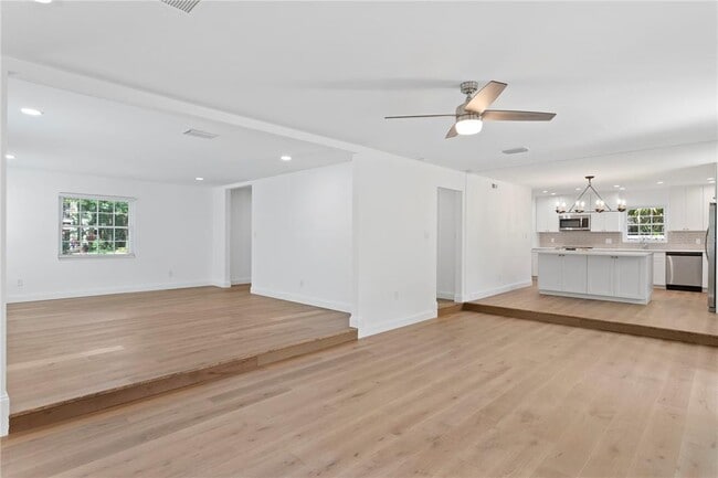 Building Photo - 4704 W Brookwood Dr