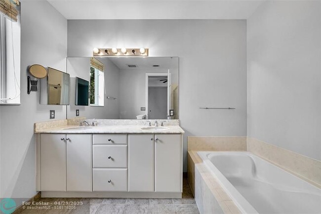 Building Photo - 1902 Coral Heights Ct