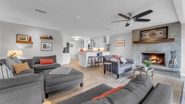 Building Photo - 207 Elm Lodge Dr