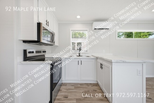 Building Photo - 92 Maple Path Ln