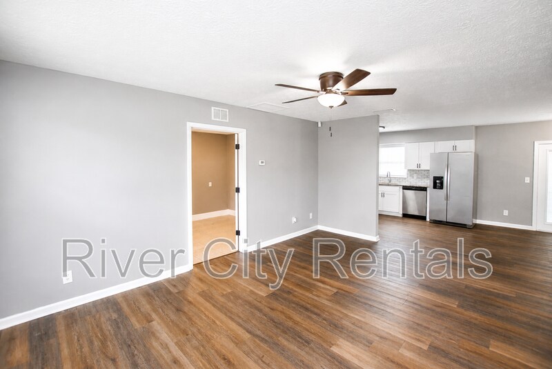Building Photo - 743 Trambley Dr E