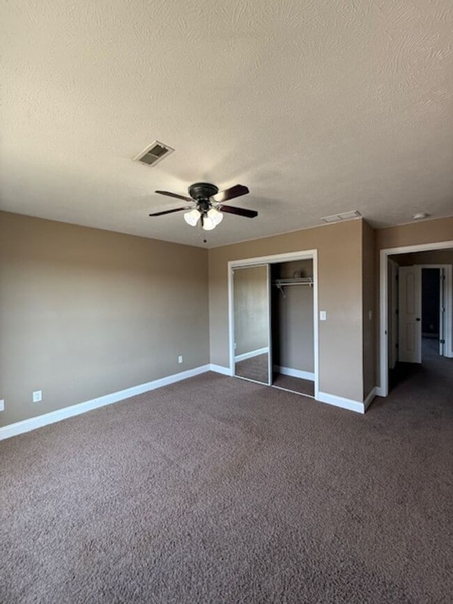 Building Photo - 616 Wintergreen Dr