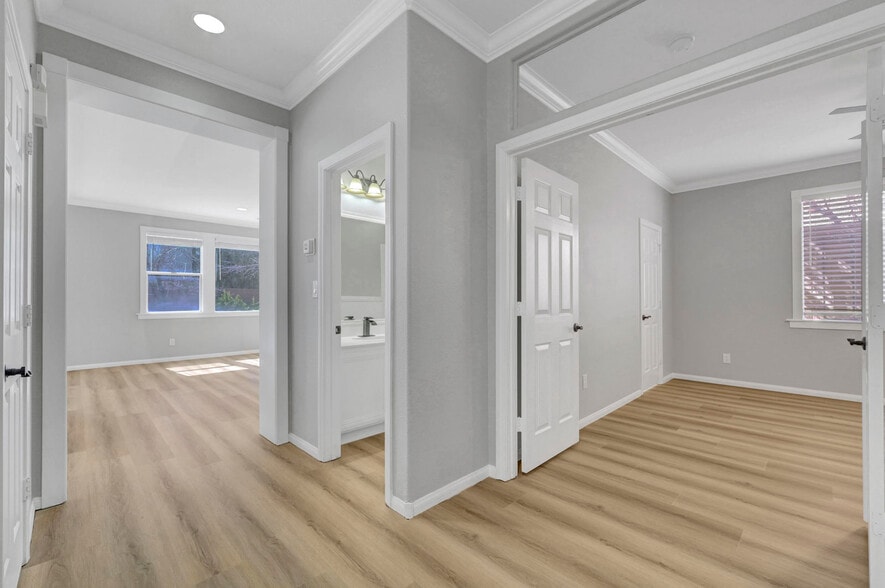 Building Photo - 11013 Mount Royal Ave