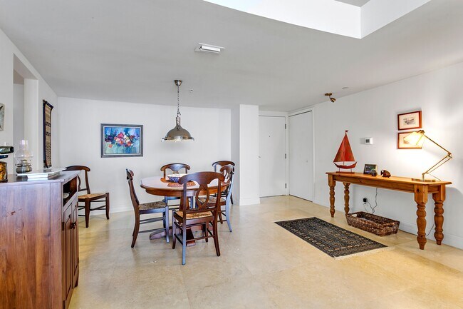 Building Photo - 3000 N Ocean Dr