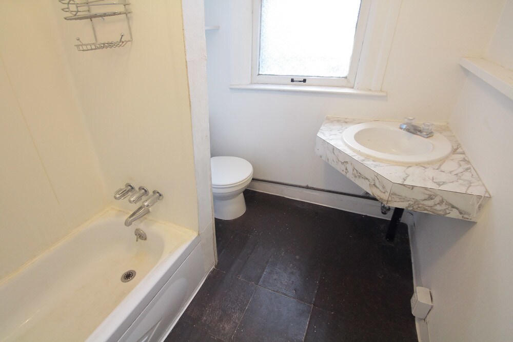 Building Photo - 228 Union St