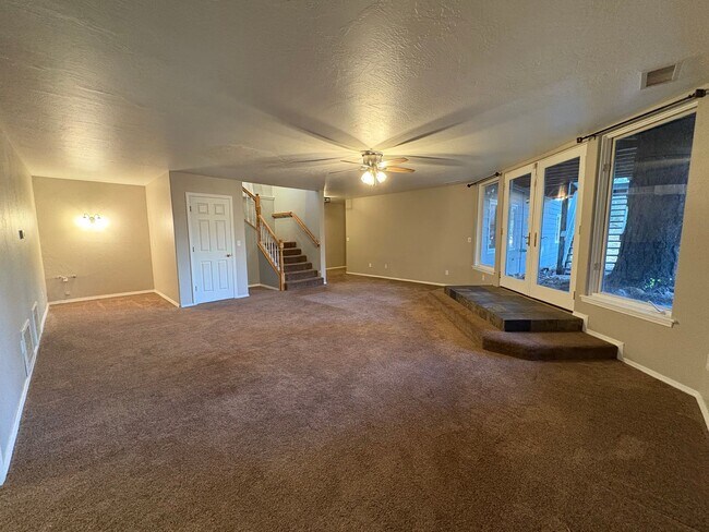 Building Photo - Gorgeous Flagstaff Rental