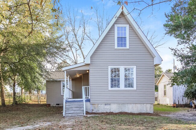 Building Photo - 130 Pelzer St