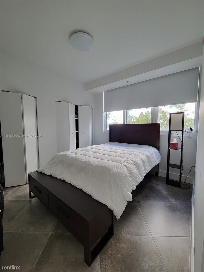 Building Photo - 3 br, 2 bath House - 6580 Indian Creek Dr ...