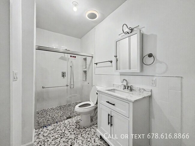 Building Photo - 70 Charleston Ln