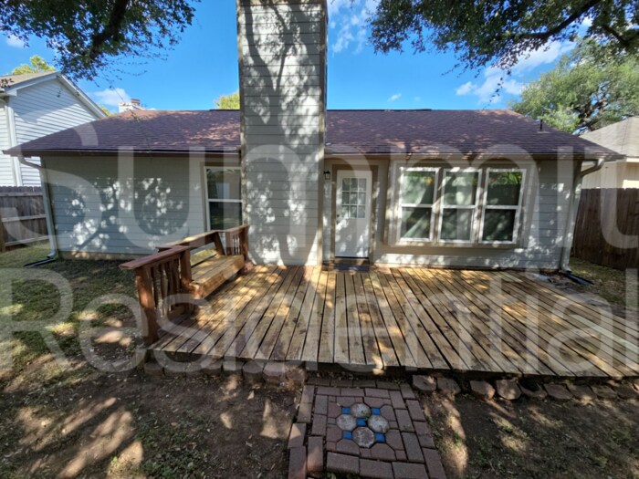 Building Photo - 1607 Parkwood Dr