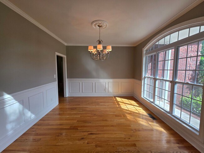 Building Photo - Holiday SPECIAL!! $500 OFF Your Move-In Co...