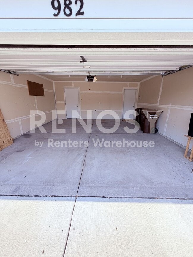 Building Photo - 982 Crossing Way