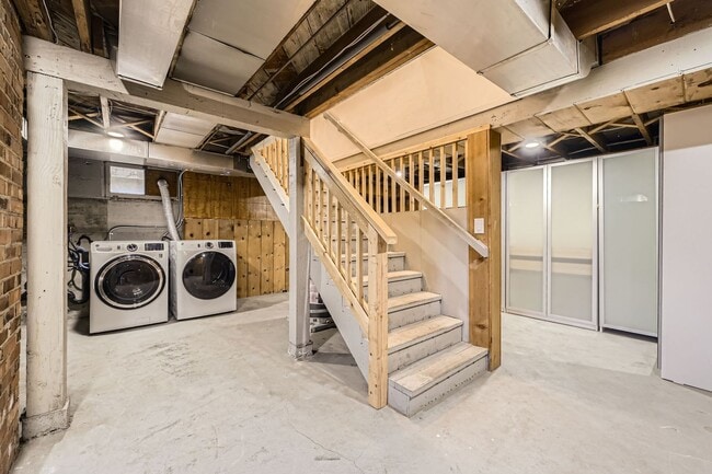 Building Photo - Updated 2bed/1bath Home with Attached Garage in Fremont!!