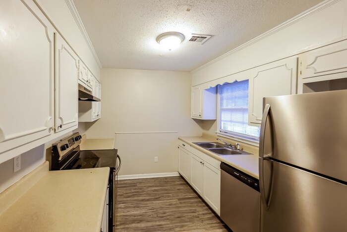 Building Photo - 323 N Burbank Dr