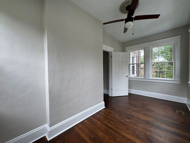 Building Photo - Welcome to this charming home in Portsmout...