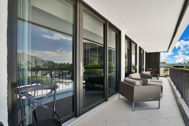 Building Photo - 4748 S Ocean Blvd