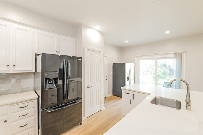 Building Photo - 139 Gibson Ave