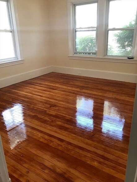 Building Photo - 28 Beaconsfield Rd